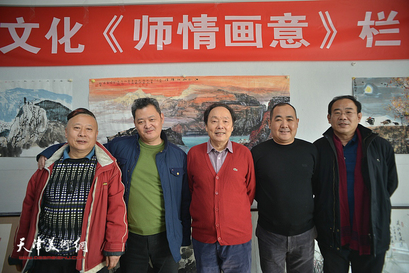 左起：吕大江、白鹏、向中林、刘忠荣、卞昭宏在制作现场。