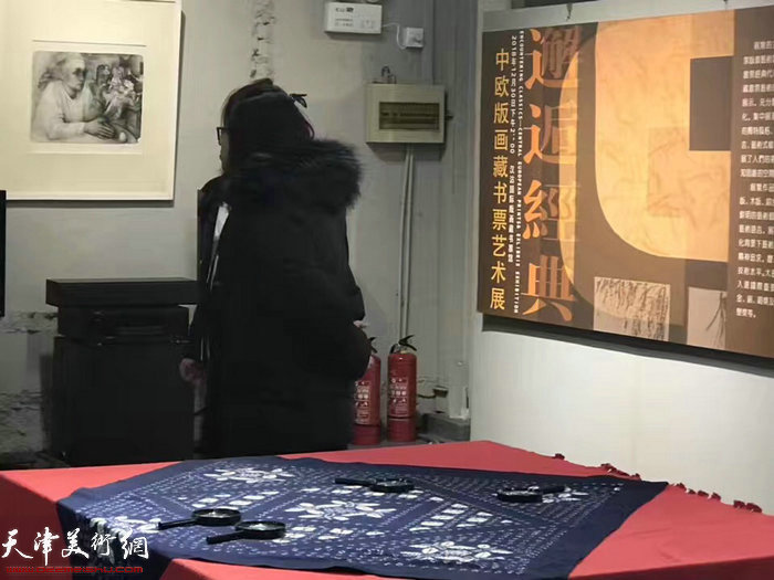 “邂逅经典—中欧版画藏书票艺术展”现场。