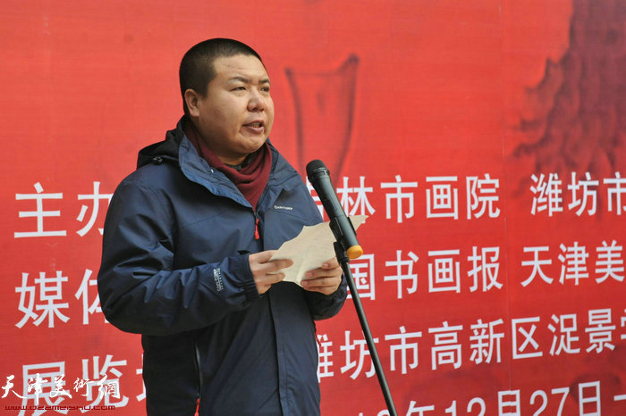 画家赵余钊在“己亥迎春 墨彩流香—赵余钊中国画作品展”开幕式上致辞。