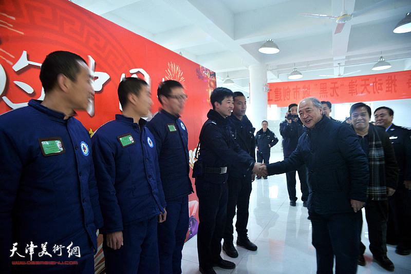 王书平主席慰问一线戒毒警察，勉励戒毒人员早日康复。