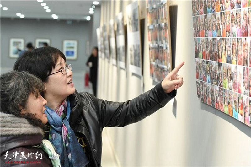 庆祝改革开放40周年天津-东丽·河南-商丘两地摄影展现场。
