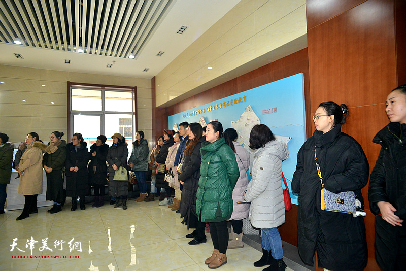 “庆祝天津市河西区教育中心成立30周年——首届河西区美术教师小幅水彩画展”在河西区教育中心开幕。