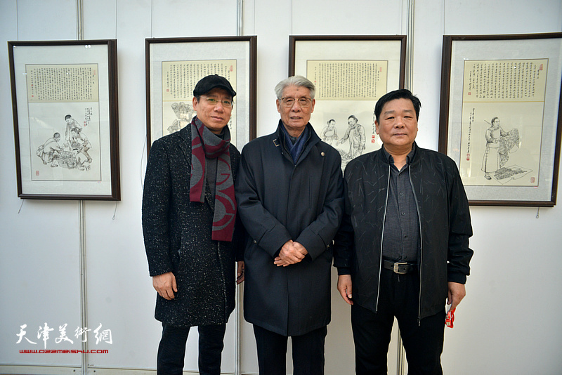 杨德树与杜雷、杨宏宇在画展现场