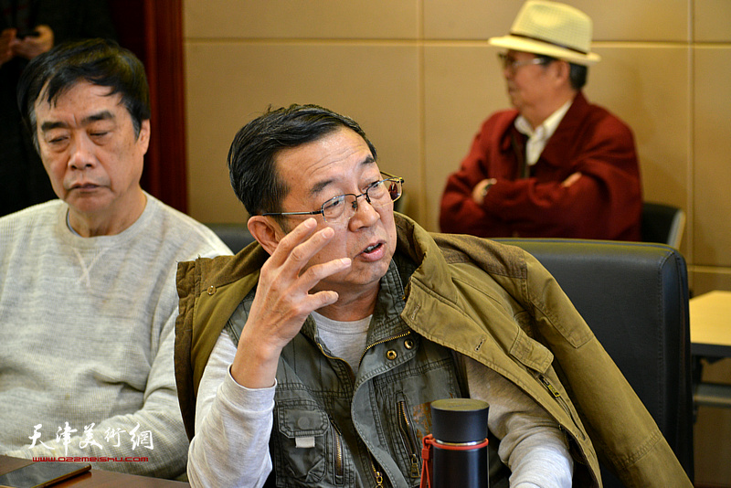 王树明在研讨会上发言。