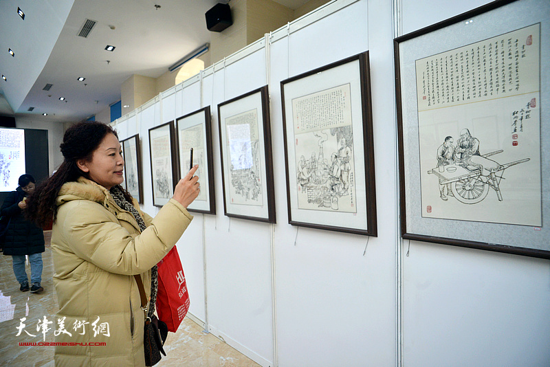 杜明岑“画说沽上历史 白描天津故事”三部曲精品展现场。