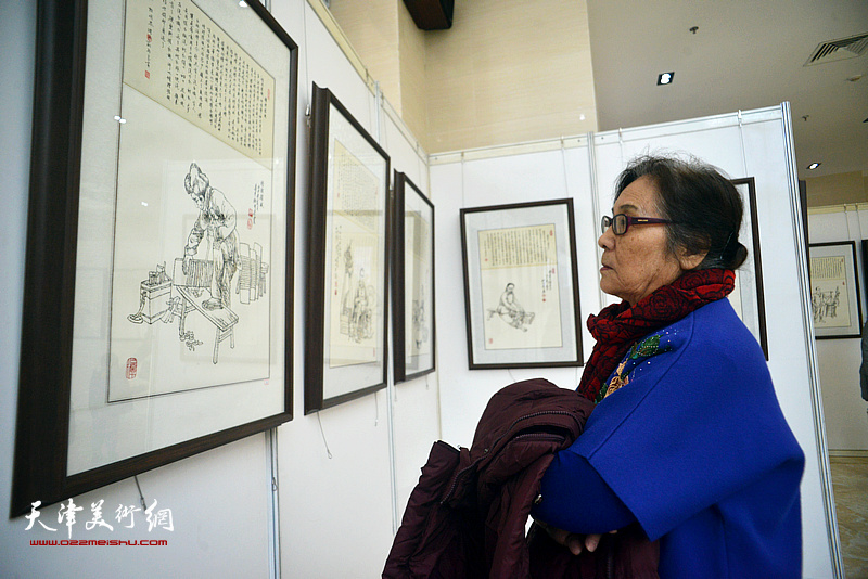 杜明岑“画说沽上历史 白描天津故事”三部曲精品展现场。