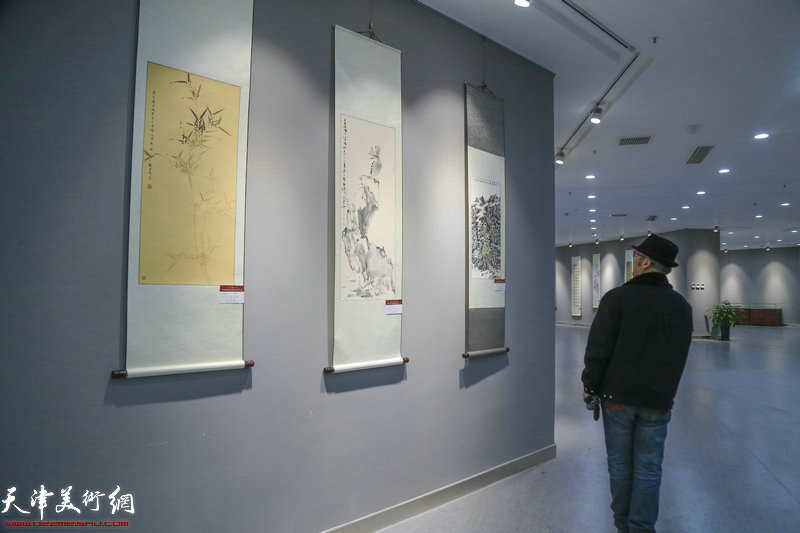 “讴歌新时代”天津市东丽、北辰、津南三区书画联展现场。