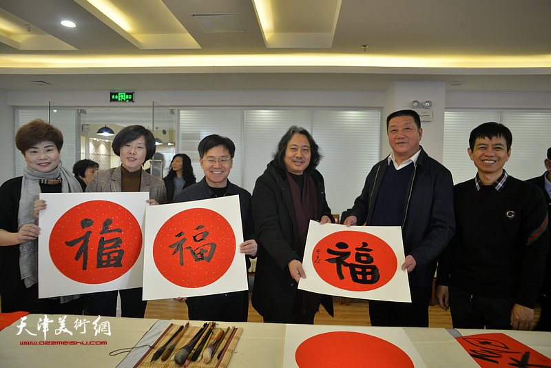 左起：翁芳芳、郭颖、李桂强、贾广健、王海龙、杨海涛在活动现场。