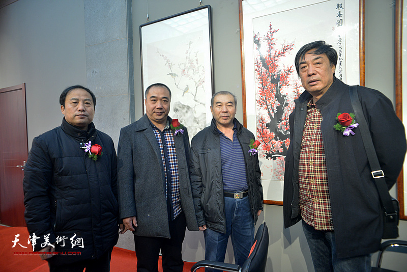左起：刘旭东、皮守东、王少玉、杜晓光在展览现场。
