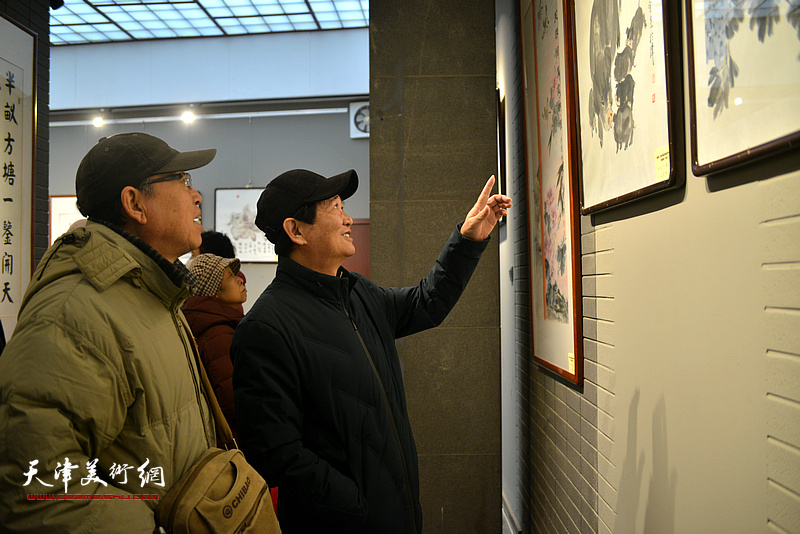 “中国第十二届生肖画及国画优秀作品大展—祥猪报春”现场。