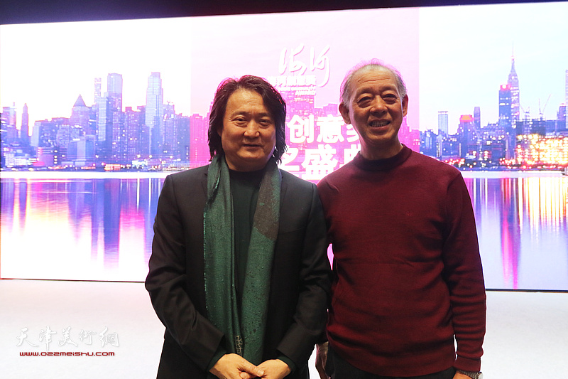 薛义与李新明在天津市创意产业协会年会现场。