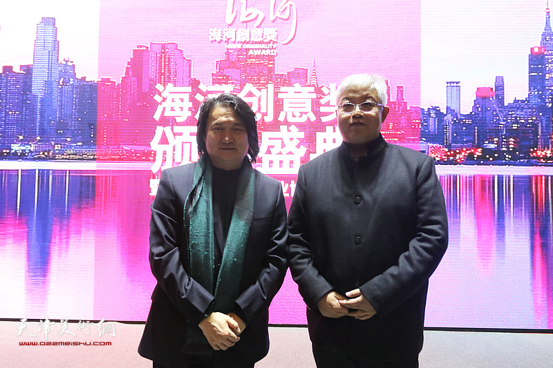 薛义与李嘉宾在天津市创意产业协会年会现场。