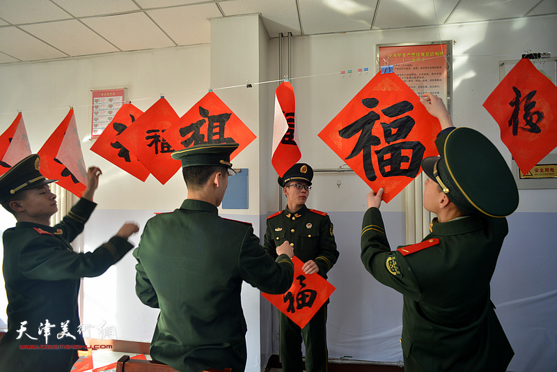 天津市梅江书画院书画家慰问天津市武警一大队