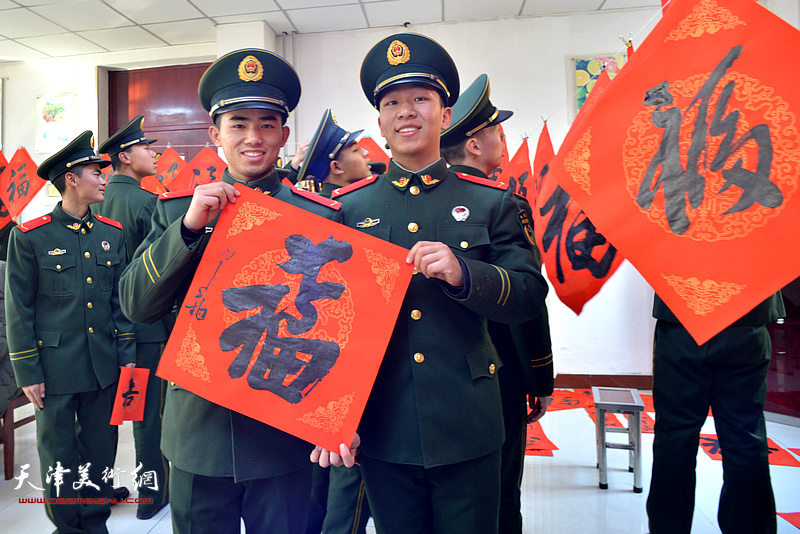 天津市梅江书画院书画家慰问天津市武警一大队