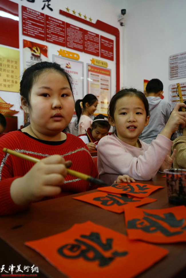 我们的中国梦迎新春系列活动第四场：走进东丽区无瑕街秋霞里社区。