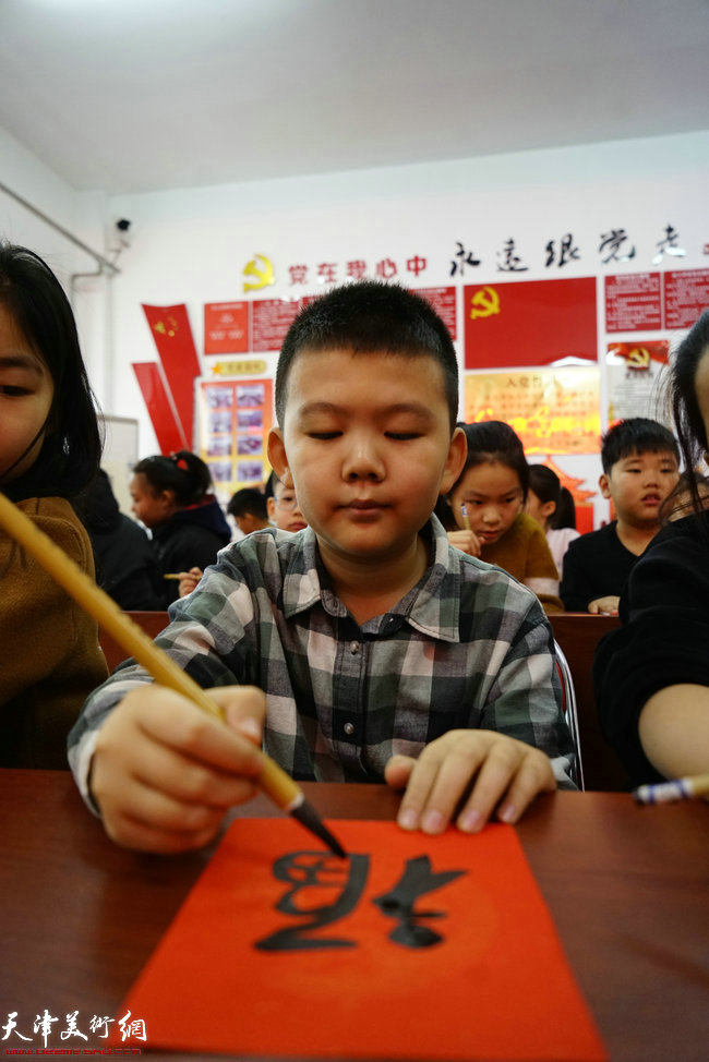 我们的中国梦迎新春系列活动第四场：走进东丽区无瑕街秋霞里社区。