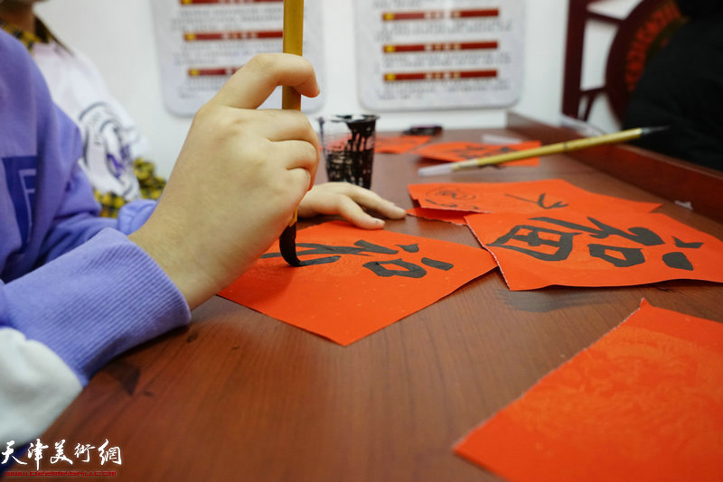 我们的中国梦迎新春系列活动第四场：走进东丽区无瑕街秋霞里社区。