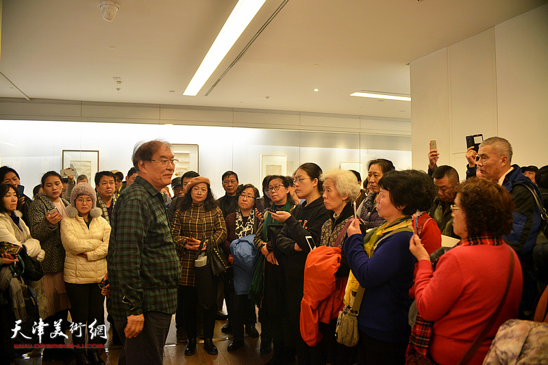 著名美术史论家、天津美术学院教授何延喆为观众解读国画大师陈少梅画艺。