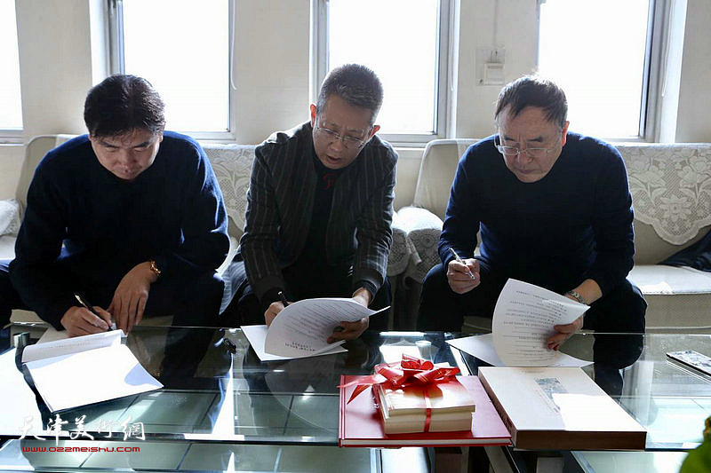 三方合作出版中国首套图文非遗丛书《图说天津非遗》签约。
