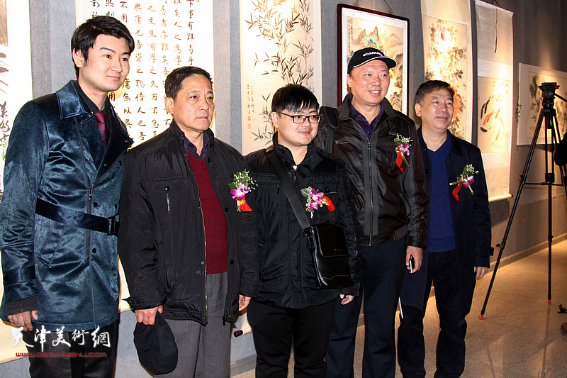 左起：陈泓宇、赵光、赵宇、王旭、金石在师生作品展开幕式。