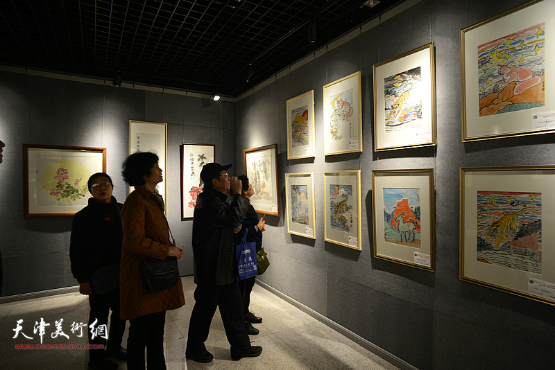 桐林书院建院一周年“桐林栖凤”师生作品展现场。