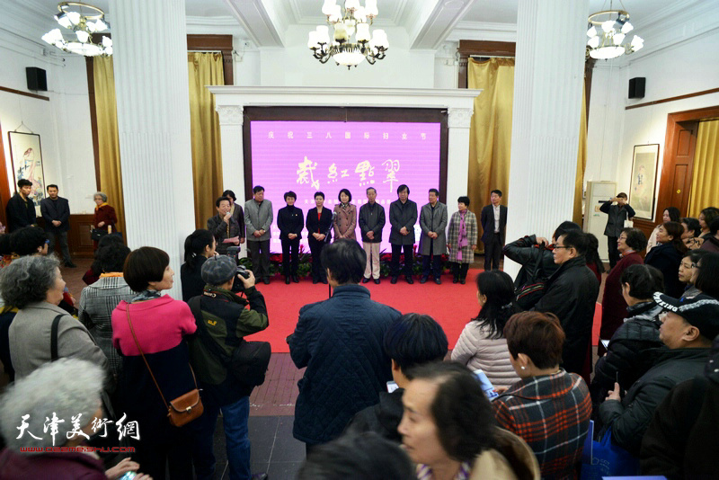 裁红点翠-天津女子画院第十五届国画精品展在西洋美术馆开幕。
