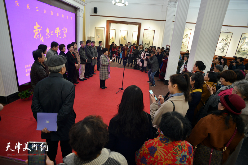 裁红点翠-天津女子画院第十五届国画精品展在西洋美术馆开幕。