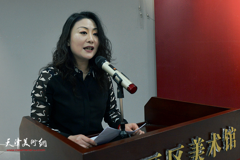 天津市群众艺术馆副馆长邢晓阳主持交流展开幕仪式。