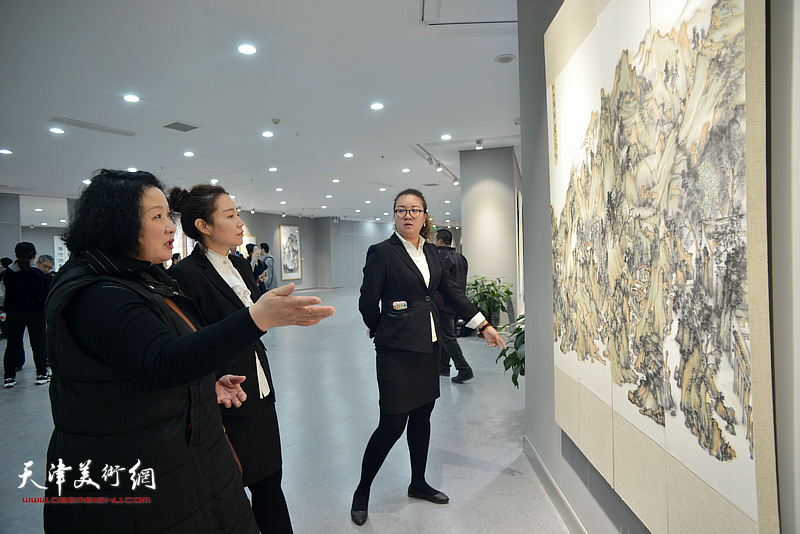大美青海 渤海明珠—天津·青海美术作品交流展现场。