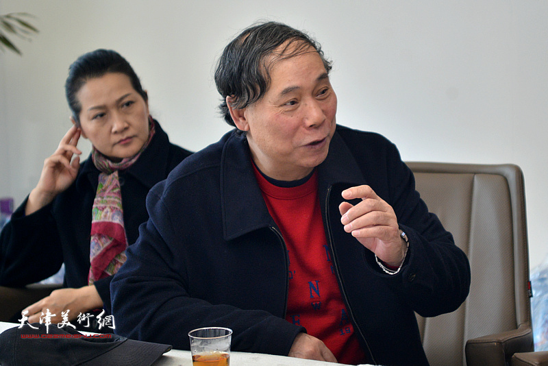 天津市美术家协会山水画专业委员会副主任郭凤祥在联谊活动上讲话。