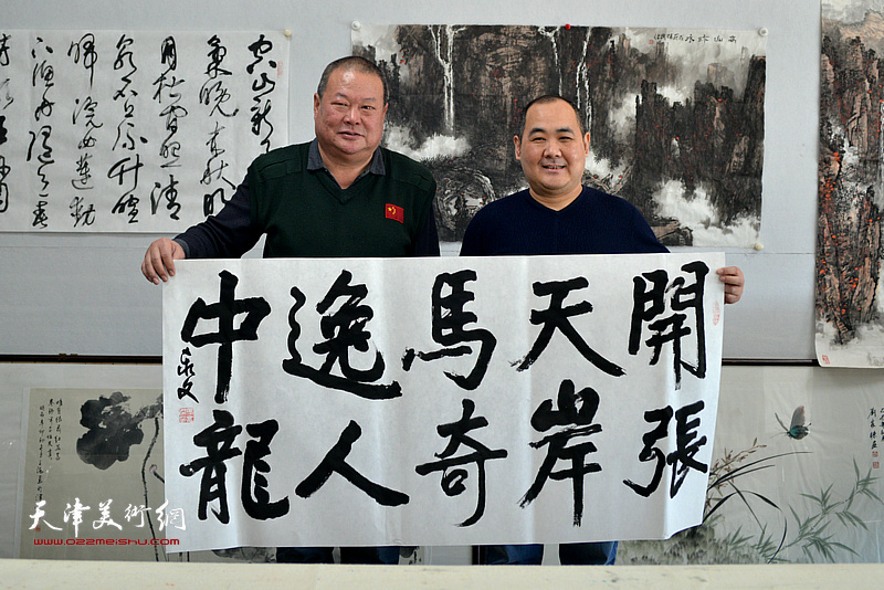 马孟杰、刘忠荣在书画名家联谊活动现场。