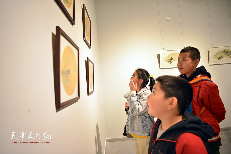 水墨氤氲——李大章百幅扇面书画小品展现场。