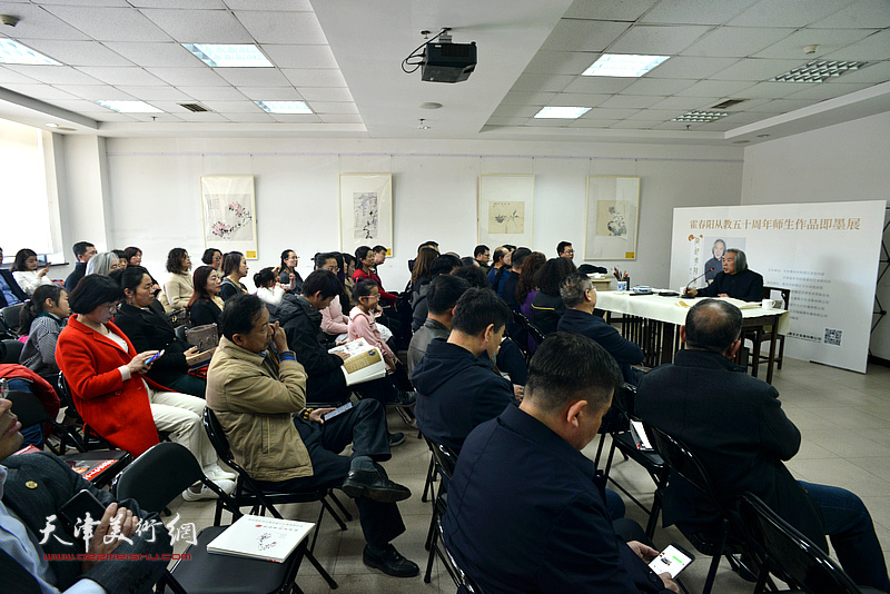 霍春阳中国画传统艺术座谈当日在德馨艺术中心举行。