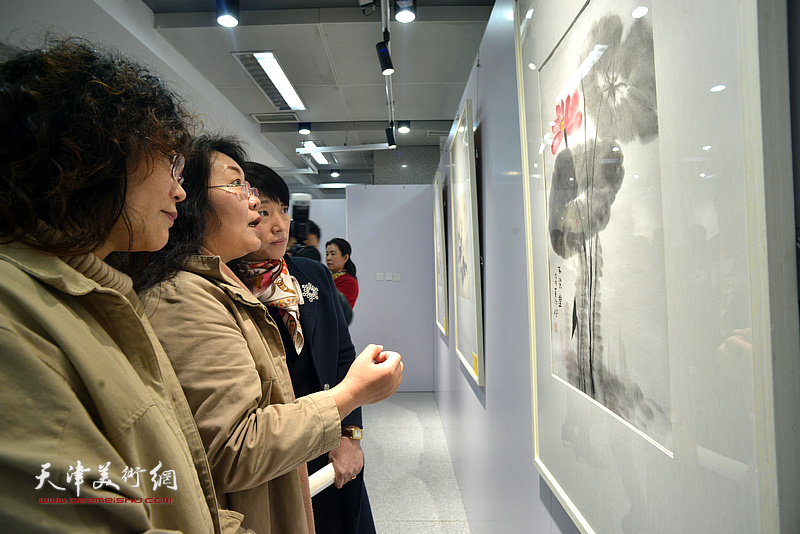 “霍春阳从教五十周年师生作品即墨展”现场。