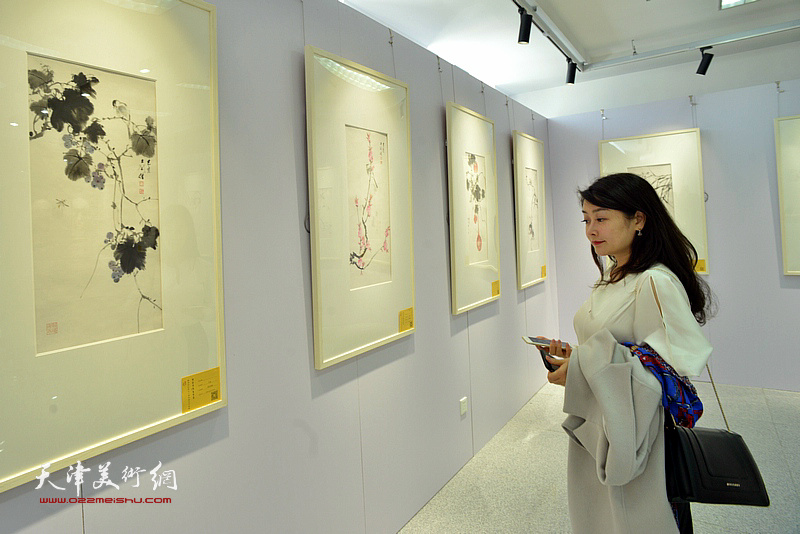 “霍春阳从教五十周年师生作品即墨展”现场。