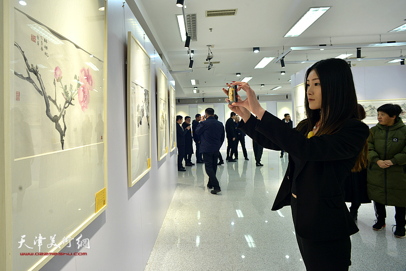 “霍春阳从教五十周年师生作品即墨展”现场。