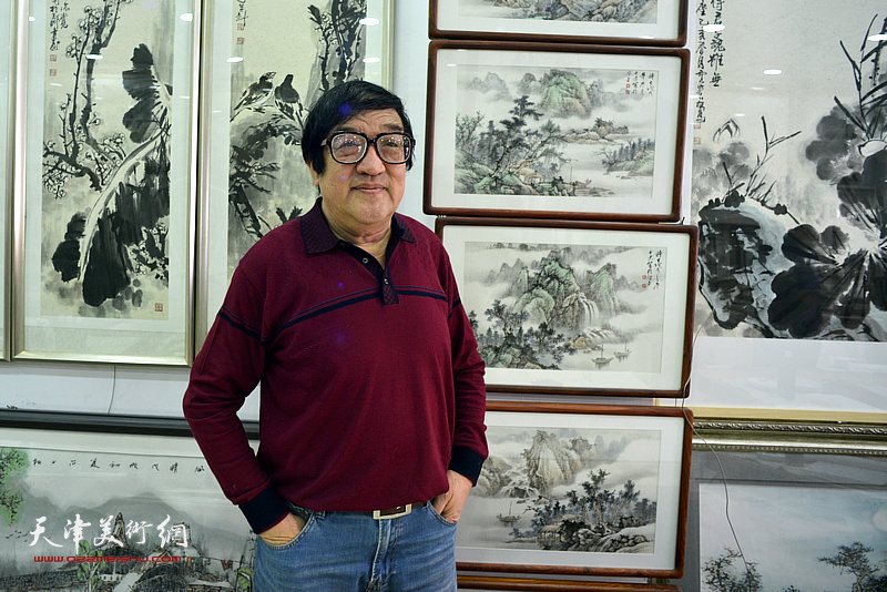 李根友在鹤艺轩个展现场。