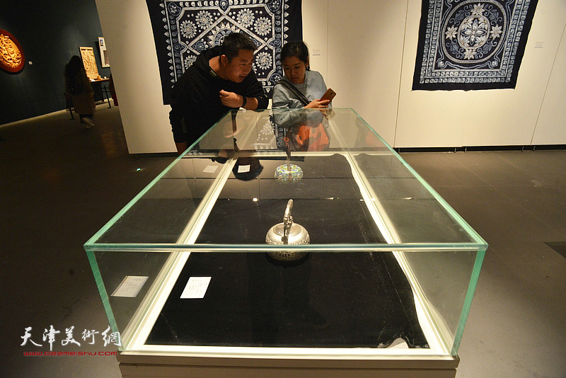 国家艺术基金“白族传统工艺美术作品巡展”现场。