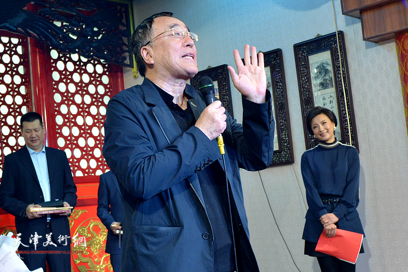 天津市非物质文化遗产保护协会会长、著名作家李治邦致贺。