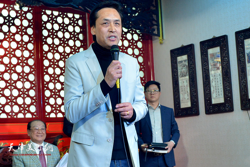 天津市公共文化志愿总队秘书长、天津群艺馆演出策划部主任刘新宝致贺。