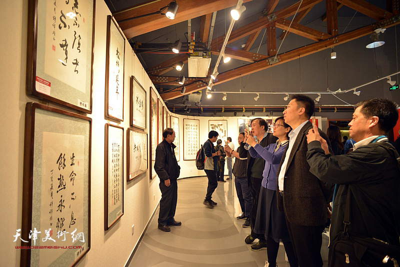 庆祝新中国成立70周年体育书画展现场。