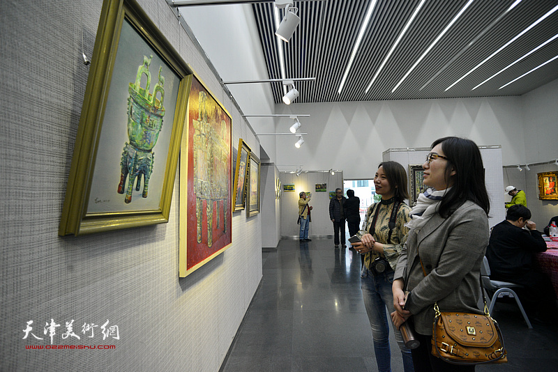 “庆祝新中国建立70周年·爱我河山——孙立、姚志刚伉俪油画展”现场。