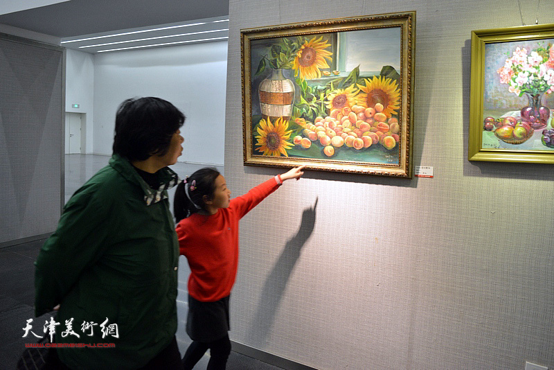 “庆祝新中国建立70周年·爱我河山——孙立、姚志刚伉俪油画展”现场。