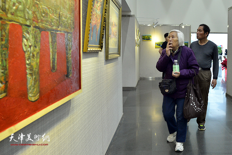 “庆祝新中国建立70周年·爱我河山——孙立、姚志刚伉俪油画展”现场。