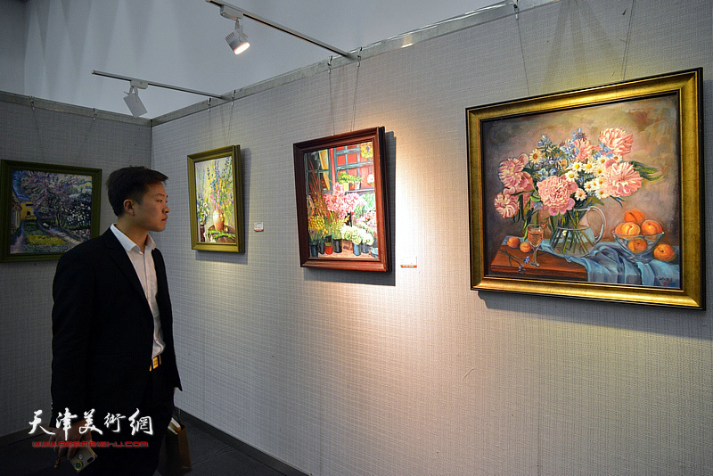 “庆祝新中国建立70周年·爱我河山——孙立、姚志刚伉俪油画展”现场。