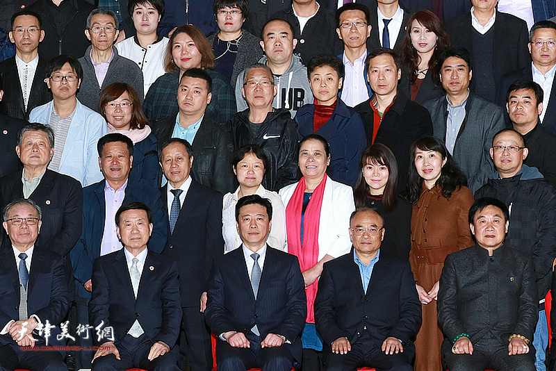 部分天津出席会议的代表在中国硬笔书协六届三次理事会暨全国组联会议上。