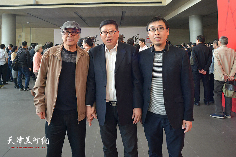 左起：郭书仁、崔乃强、张枕石在展览开幕活动现场。