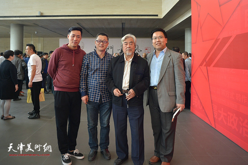 陈连曦、黑俊志、李欣在展览开幕活动现场。