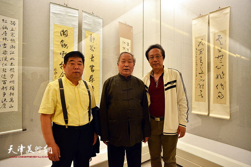 唐云来、李文祥、魏鸿达在展览现场。