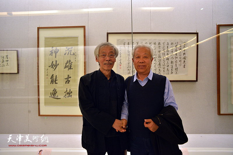 姚景卿、刘玉明在展览现场。